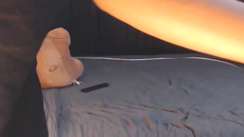 Snapshot of urpinoyasianx chatting on 01/19/25, 04:33 Mel online show from 01/19/25, 04:33