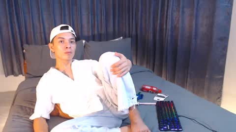 Snapshot of urpinoyasianx chatting on 01/19/25, 09:55 Mel online show from 01/19/25, 09:55