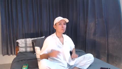 Snapshot of urpinoyasianx chatting on 01/20/25, 12:28 Mel online show from 01/20/25, 12:28