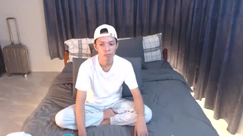 Snapshot of urpinoyasianx chatting on 01/20/25, 03:39 Mel online show from 01/20/25, 03:39