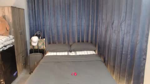 Snapshot of urpinoyasianx chatting on 01/25/25, 08:42 Mel online show from 01/25/25, 08:42