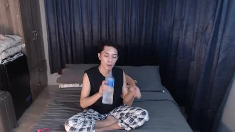 Snapshot of urpinoyasianx chatting on 01/26/25, 08:36 Mel online show from 01/26/25, 08:36