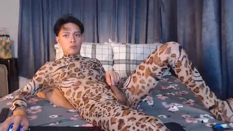 Snapshot of urpinoyasianx chatting on 01/31/25, 08:22 Mel online show from 01/31/25, 08:22