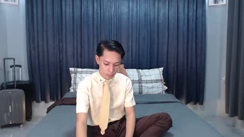 Snapshot of urpinoyasianx chatting on 02/12/25, 12:37 Mel online show from 02/12/25, 12:37