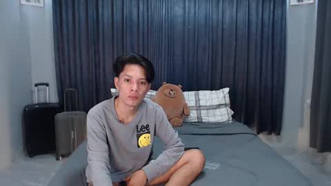 Snapshot of urpinoyasianx chatting on 02/12/25, 03:27 Mel online show from 02/12/25, 03:27