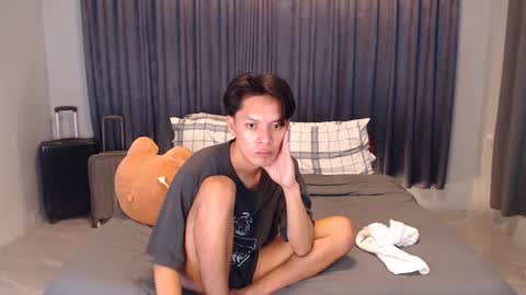 Snapshot of urpinoyasianx chatting on 02/12/25, 06:30 Mel online show from 02/12/25, 06:30