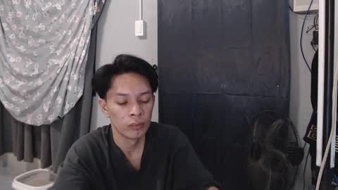 Snapshot of urpinoyasianx chatting on 02/12/25, 09:33 Mel online show from 02/12/25, 09:33