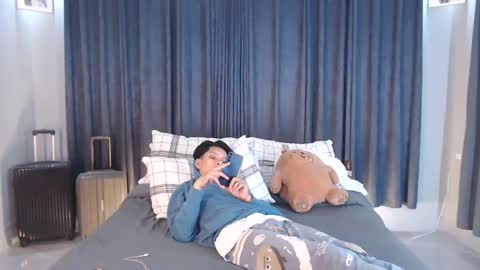 Snapshot of urpinoyasianx chatting on 02/13/25, 12:11 Mel online show from 02/13/25, 12:11