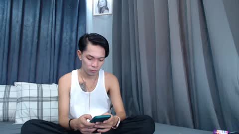 Snapshot of urpinoyasianx chatting on 02/15/25, 08:33 Mel online show from 02/15/25, 08:33