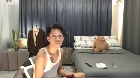 Snapshot of urpinoyasianx chatting on 02/19/25, 07:06 Mel online show from 02/19/25, 07:06