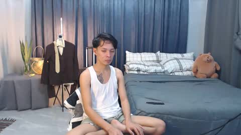 Snapshot of urpinoyasianx chatting on 02/21/25, 02:17 Mel online show from 02/21/25, 02:17