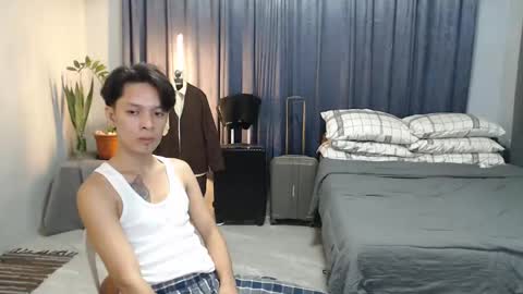 Snapshot of urpinoyasianx chatting on 02/24/25, 01:24 Mel online show from 02/24/25, 01:24