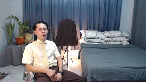 Snapshot of urpinoyasianx chatting on 02/24/25, 04:27 Mel online show from 02/24/25, 04:27