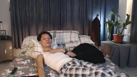 Snapshot of urpinoyasianx chatting on 02/25/25, 06:25 Mel online show from 02/25/25, 06:25