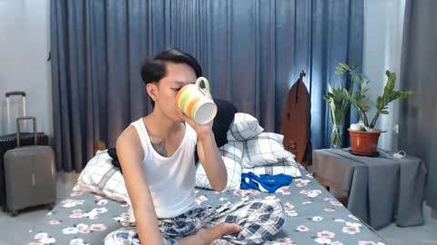 Snapshot of urpinoyasianx chatting on 02/25/25, 09:24 Mel online show from 02/25/25, 09:24