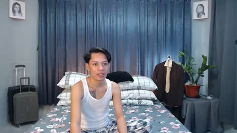 Snapshot of urpinoyasianx chatting on 02/26/25, 12:27 Mel online show from 02/26/25, 12:27