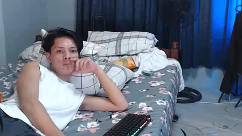 Snapshot of urpinoyasianx chatting on 02/28/25, 11:23 Mel online show from 02/28/25, 11:23