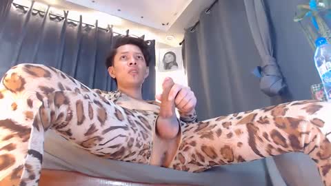 Snapshot of urpinoyasianx chatting on 03/01/25, 03:38 Mel online show from 03/01/25, 03:38