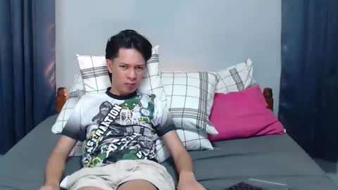 Snapshot of urpinoyasianx chatting on 09/09/25, 06:13 Mel online show from 09/09/25, 06:13