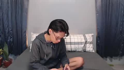 Snapshot of urpinoyasianx chatting on 09/10/25, 01:05 Mel online show from 09/10/25, 01:05