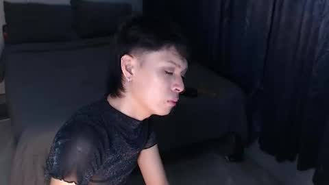 Snapshot of urpinoyasianx chatting on 09/27/25, 11:37 Mel online show from 09/27/25, 11:37