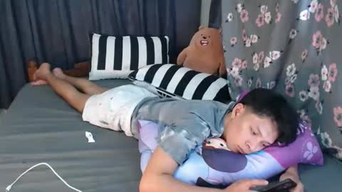 Snapshot of urpinoyasianx chatting on 11/07/25, 02:33 Mel online show from 11/07/25, 02:33