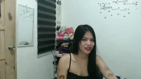 Snapshot of urpreciouspinayxxx chatting on 02/11/25, 06:22 hi im kim online show from 02/11/25, 06:22