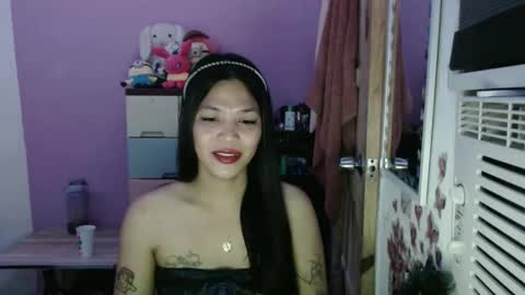 Snapshot of urpreciouspinayxxx chatting on 10/27/25, 01:04 hi im kim online show from 10/27/25, 01:04