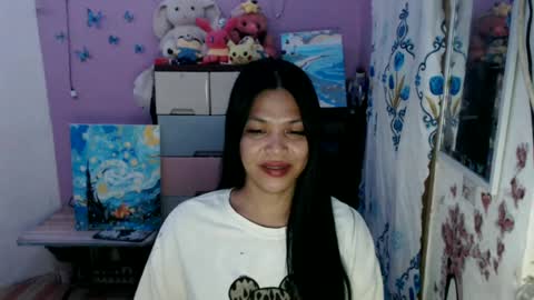 Snapshot of urpreciouspinayxxx chatting on 07/23/26, 12:35 hi im kim online show from 07/23/26, 12:35