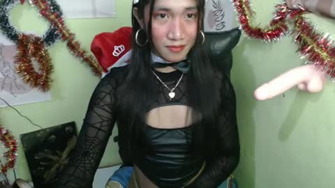 Snapshot of urprincessamara69 chatting on 12/15/24, 03:53 Amara online show from 12/15/24, 03:53
