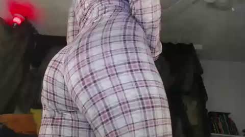 Snapshot of ursecretaddiction chatting on 03/19/26, 04:22 Maxi Mills . My Orgasm is in your hands Private is Open online show from 03/19/26, 04:22