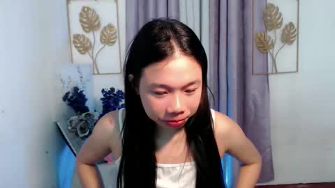 Snapshot of urseductive_llanaxx chatting on 12/19/25, 04:19 JUST CALL ME LLANA online show from 12/19/25, 04:19