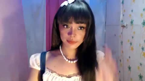 Snapshot of ursexy_debra chatting on 04/04/26, 06:33 TYRA online show from 04/04/26, 06:33