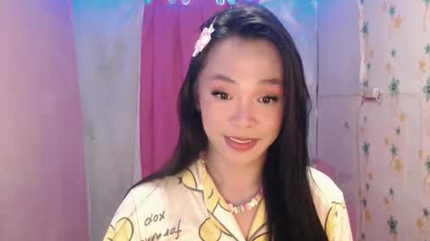 Snapshot of ursexy_debra chatting on 04/17/26, 04:32 TYRA online show from 04/17/26, 04:32