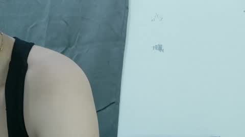 Snapshot of ursexy_pinay_skinny chatting on 11/30/25, 05:33 im jenny online show from 11/30/25, 05:33