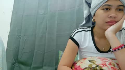 Snapshot of ursexy_pinay_skinny chatting on 03/29/26, 05:40 im jenny online show from 03/29/26, 05:40