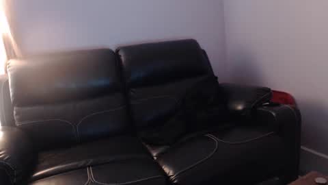 Snapshot of urslav75 chatting on 11/23/25, 06:52 urslav75 online show from 11/23/25, 06:52