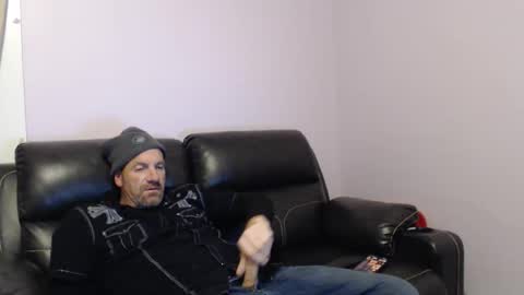 Snapshot of urslav75 chatting on 12/14/25, 11:37 urslav75 online show from 12/14/25, 11:37