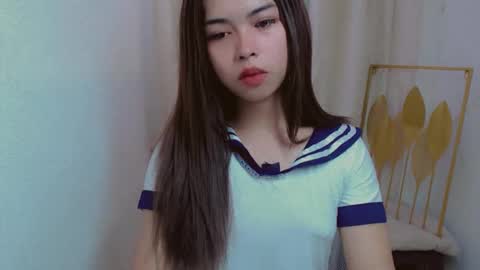 Snapshot of urslutty_jasmine chatting on 05/19/26, 02:40 jasmine online show from 05/19/26, 02:40