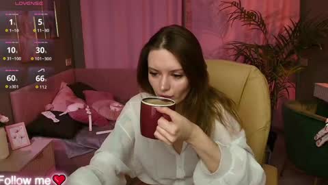 Snapshot of ursula_andresss chatting on 04/19/26, 01:16 Eva online show from 04/19/26, 01:16