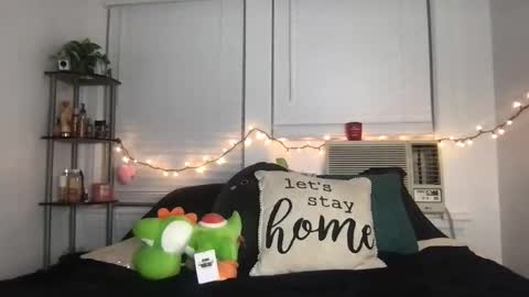 Lily online show from 11/12/25, 01:39