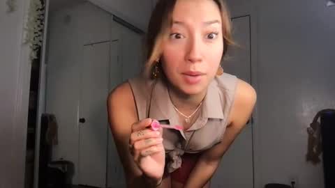 Lily online show from 11/21/25, 04:27