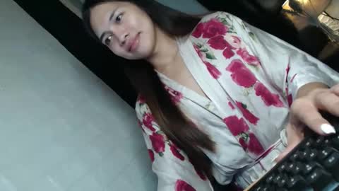 Snapshot of ursweetgirl_thea chatting on 10/06/25, 04:15 ursweetgirl thea online show from 10/06/25, 04:15