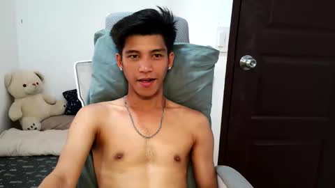 ursweetie_boy online show from 04/22/26, 07:33