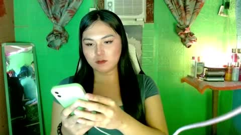 Snapshot of urunexpensivecamilla chatting on 04/12/26, 05:51 YOURGIRLCAMILLA online show from 04/12/26, 05:51