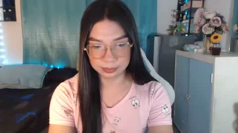 Snapshot of urwetasianprincessxx chatting on 03/23/26, 09:13 Ashley Kate Mateo Gray online show from 03/23/26, 09:13