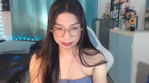 Snapshot of urwetasianprincessxx chatting on 03/26/26, 09:26 Ashley Kate Mateo Gray online show from 03/26/26, 09:26