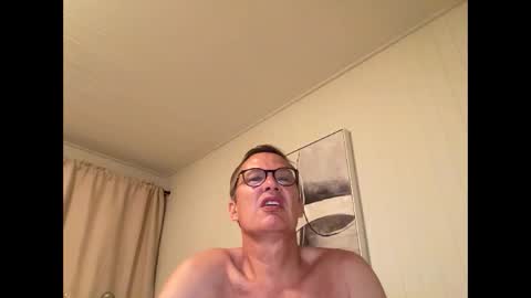 Snapshot of usablemale chatting on 09/24/25, 07:33 P online show from 09/24/25, 07:33