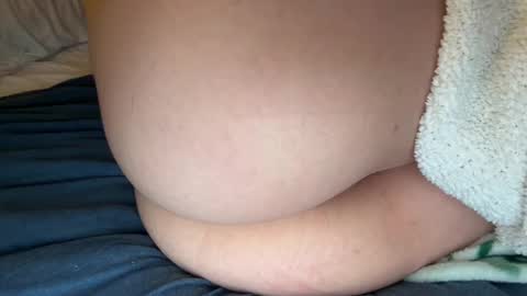 Snapshot of usedingoodcondition chatting on 12/31/24, 05:33 Lily online show from 12/31/24, 05:33