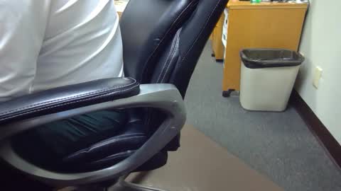 Snapshot of useemie chatting on 03/11/26, 10:38 useemie online show from 03/11/26, 10:38